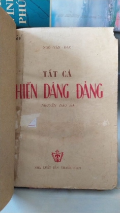 Tất cả hiến dâng Đảng 