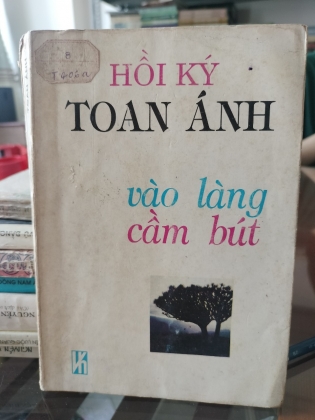 VAÒ LÀNG CẦM BÚT 