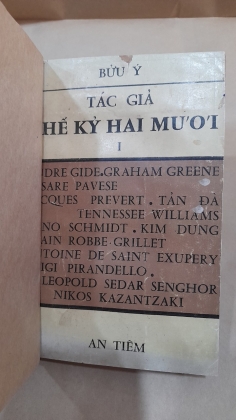 TÁC GIẢ THẾ KỶ HAI MƯƠI 