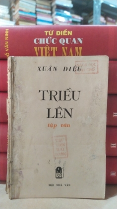 TẬP VĂN TRIỀU LÊN