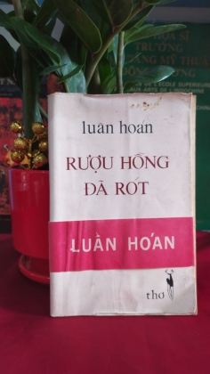 RƯỢU HỒNG ĐÃ RÓT