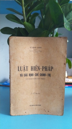 LUẬT HIẾN PHÁP VÀ CÁC ĐỊNH CHẾ CHÍNH TRỊ