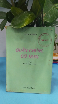 QUẦN CHÚNG CÔ ĐƠN