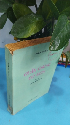 QUẦN CHÚNG CÔ ĐƠN