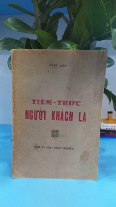 TIỀM THỨC NGƯỜI KHÁCH LẠ