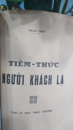 TIỀM THỨC NGƯỜI KHÁCH LẠ