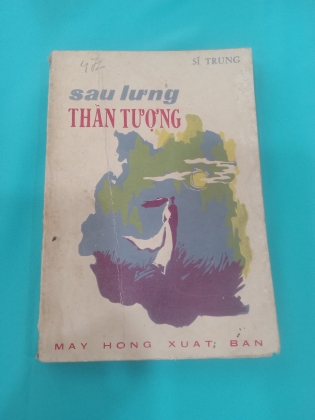 SAU LƯNG THẦN TƯỢNG