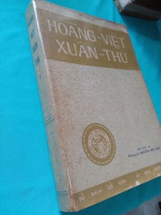  HOÀNG VIỆT XUÂN THU- TỦ SÁCH CỔ VĂN (NGUYỄN HỮU QUỲ DỊCH)