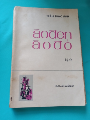 ÁO ĐEN ÁO ĐỎ