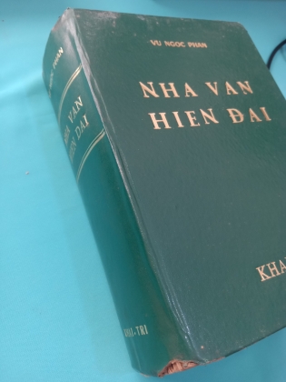 NHÀ VĂN HIỆN ĐẠI