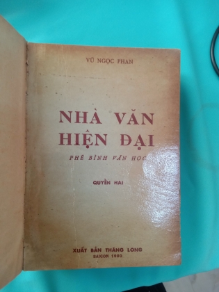 NHÀ VĂN HIỆN ĐẠI