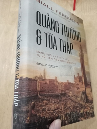 QUẢNG TRƯỜNG VÀ TOÀ THÁP