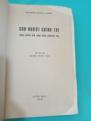 CON NGƯỜI CHÍNH TRỊ