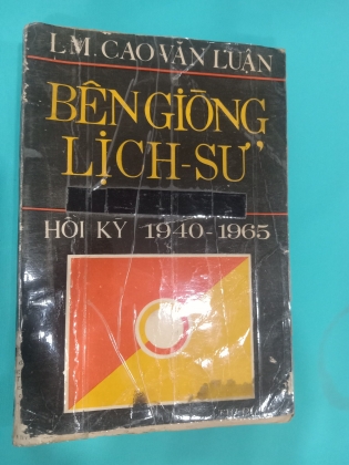 BÊN GIÒNG LỊCH SỬ