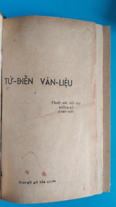 TỪ ĐIỂN VĂN LIỆU