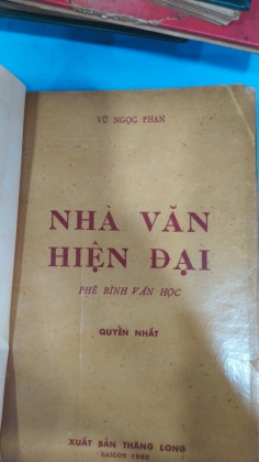 NHÀ VĂN HIỆN ĐẠI 