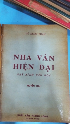 NHÀ VĂN HIỆN ĐẠI 