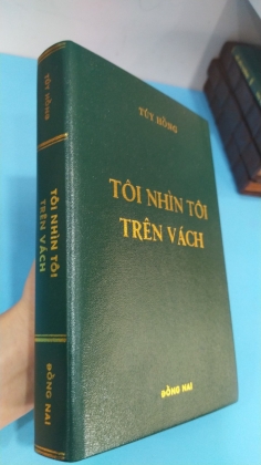 TÔI NHÌN TÔI TRÊN VÁCH