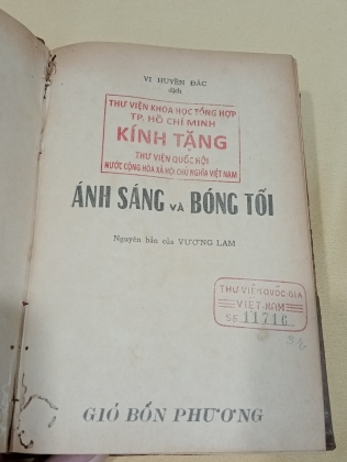 ÁNH SÁNG VÀ BÓNG TỐI