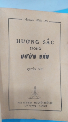 HƯƠNG SẮC TRONG VƯỜN VĂN