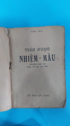 VIÊN NGỌC NHIỆM MÀU