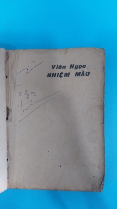 VIÊN NGỌC NHIỆM MÀU