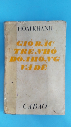 GIÓ BẤT TRẺ NHỎ ĐÓA HỒNG VÀ DẾ