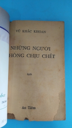 NHỮNG NGƯỜI KHÔNG CHỊU CHẾT