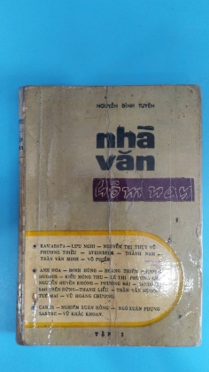 NHÀ VĂN HÔM NAY