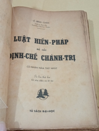 LUẬT HIẾN PHÁP VÀ CÁC ĐỊNH CHẾ CHÍNH TRỊ