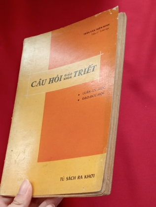 CÂU HỎI GIÁO KHOA TRIẾT