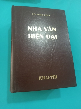 NHÀ VĂN HIỆN ĐẠI