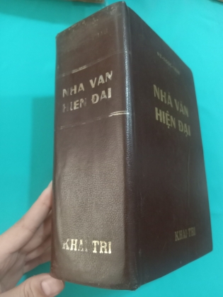 NHÀ VĂN HIỆN ĐẠI