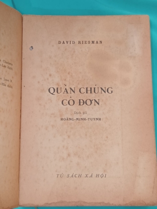 QUẦN CHÚNG CÔ ĐƠN