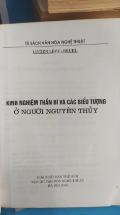 KINH NGHIỆM THẦN BÍ VÀ BIỂU TƯỢNG Ở NGƯỜI NGUYÊN THỦY