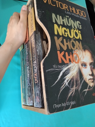 NHỮNG NGƯỜI KHỐN KHỔ