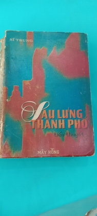  SAU LƯNG THÀNH PHỐ