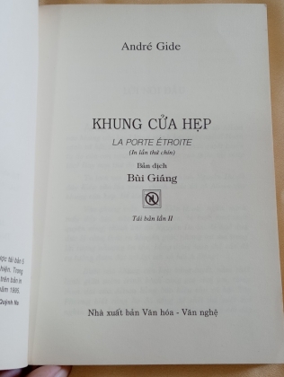 KHUNG CỬA HẸP