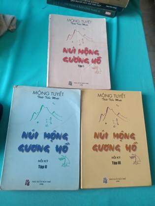 NÚI MỘNG GƯƠNG HỒ