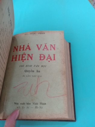 NHÀ VĂN HIỆN ĐẠI