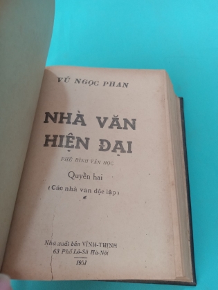 NHÀ VĂN HIỆN ĐẠI