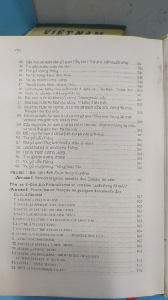 NHỮNG VẤN ĐỀ VĂN BẢN HỌC QUÂN TRUNG TỪ MỆNH CỦA NGUYỄN TRÃI 