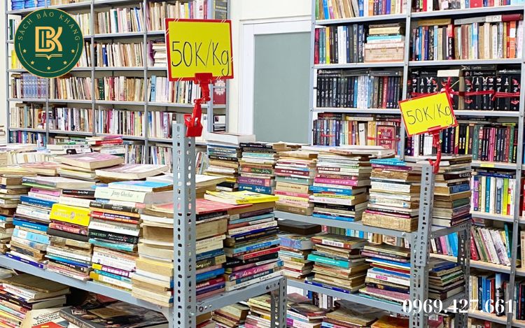 Tiệm sách cũ gần đây Bảo Khang bán sách với giá phải chăng