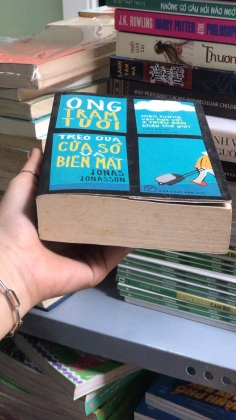 ÔNG TRĂM TUỔI TRÈO QUA CỬA SỔ VÀ BIẾN MẤT