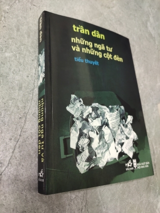 NHỮNG NGÃ TƯ VÀ NHỮNG CỘT ĐÈN 