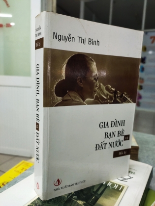 GIA ĐÌNH, BẠN BÈ VÀ ĐẤT NƯỚC HỒI KÝ