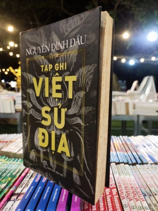 TẠP GHI VIỆT SỬ ĐỊA