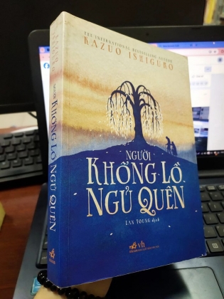 NGƯỜI KHỔNG LỒ NGỦ QUÊN