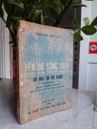 BÊN BỜ SÔNG XANH