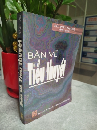 BÀN VỀ TIỂU THUYẾT